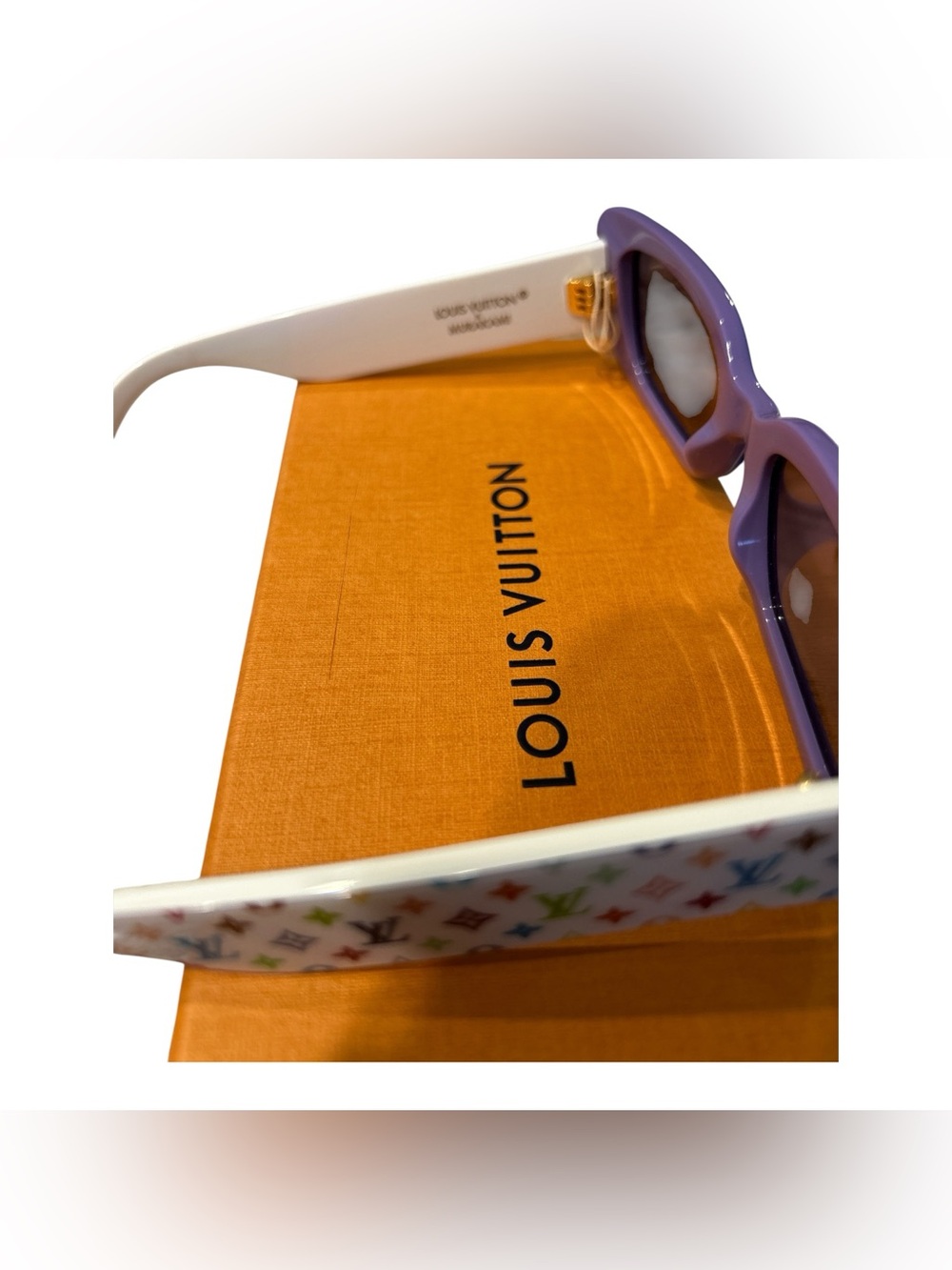 Louis Vuitton Lilac Rectangular Sunglasses with White Temples - Picture 9 of 15